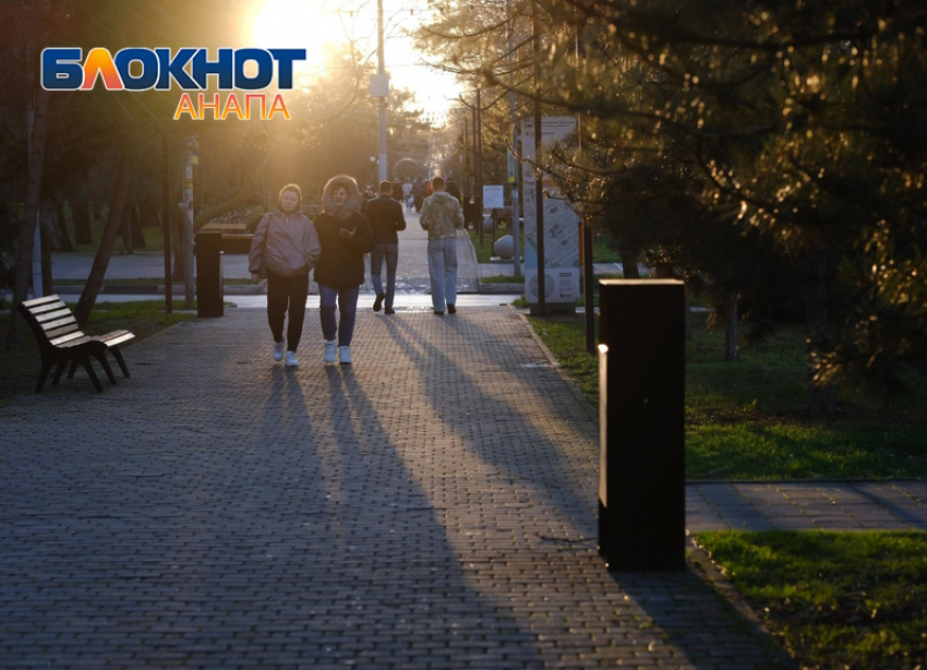 В Дeнь тeaтpaльнoгo кaccиpa в Анапе будет малооблачно