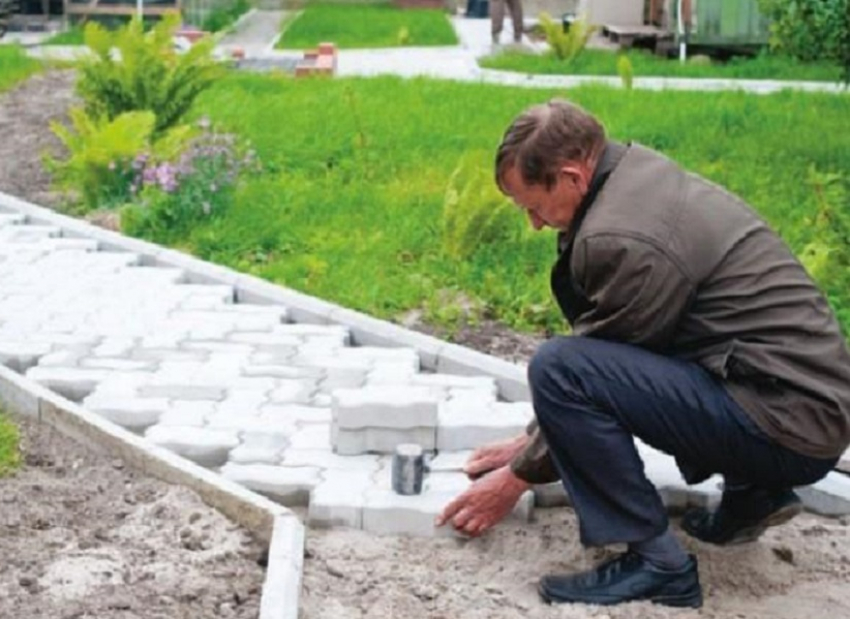 Еще около 20 млн рублей направят на обустройство и ремонт тротуаров в поселениях Анапы