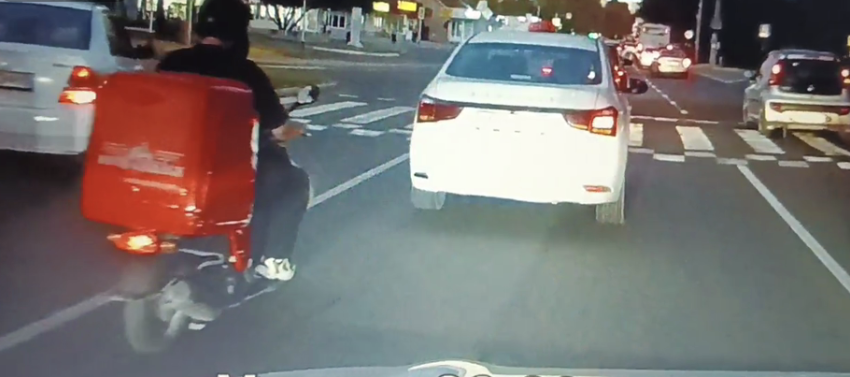 После видео в сети анапского таксиста быстро нашли и наказали