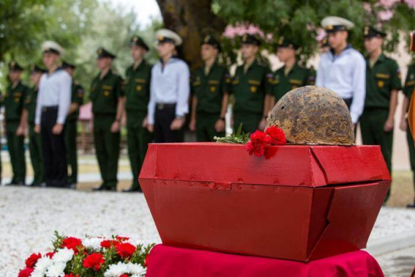 13 месяцев Анапа была в оккупации, зверствовали фашисты, а бомбы разрушили 90 % зданий