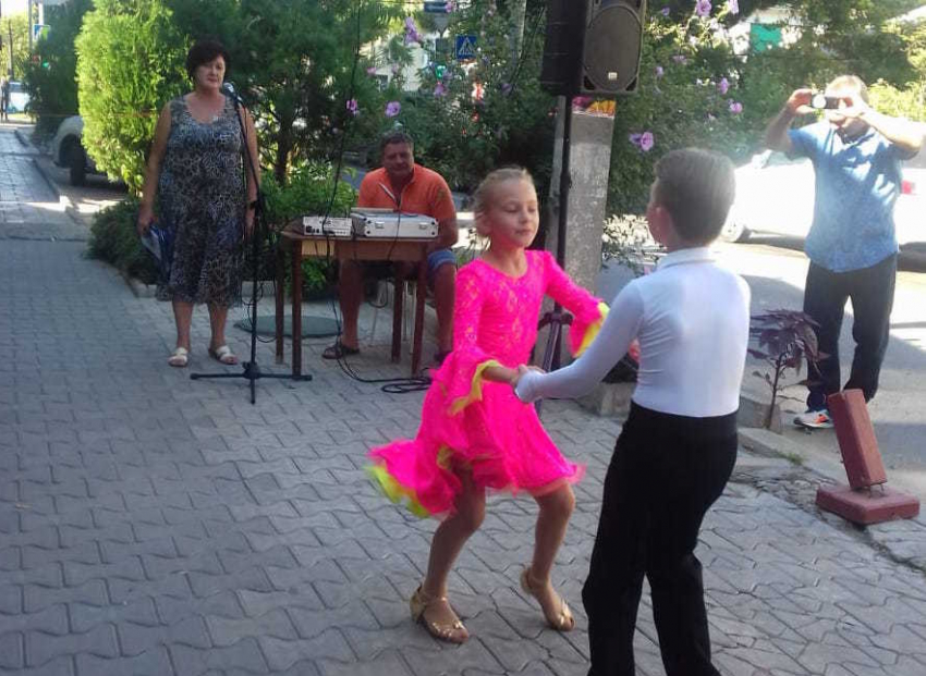 Праздник улицы Самбурова  в Анапе собрал неравнодушных жителей со всей округи