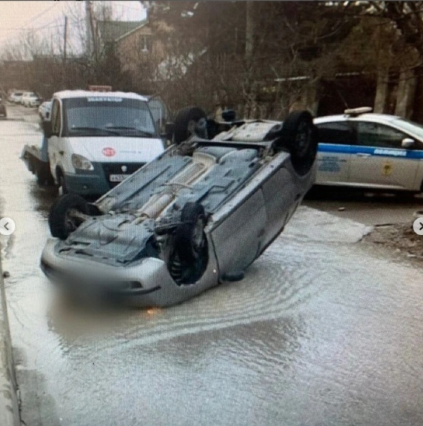 В Анапе нашли водителя автомобиля Skoda, который оставил место ДТП с перевёрнуой машиной