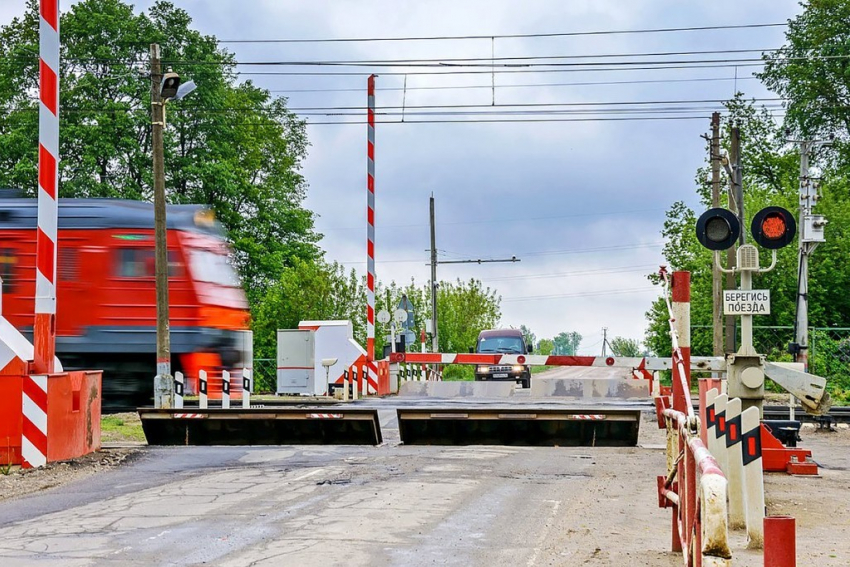 Информация для анапчан: на ж/д переезде под Юровкой сегодня ведутся ремонтные работы