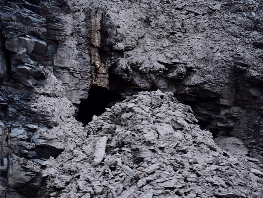 В районе Варваровской щели под Анапой обвал обнажил своды пещеры  