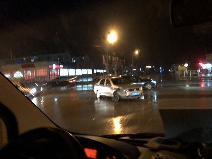 В Анапе полицейская машина столкнулась с «Тойотой»