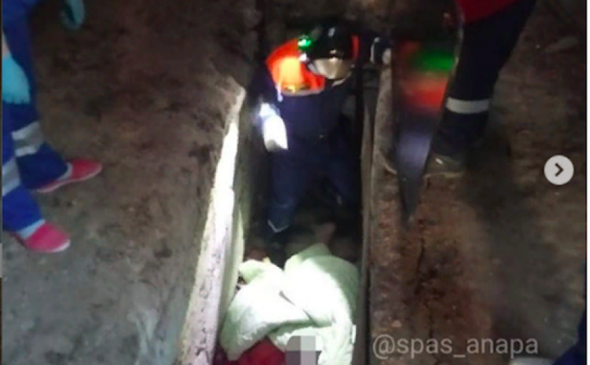 Женщина из хутора Чекон под Анапой упала с крыши гаража