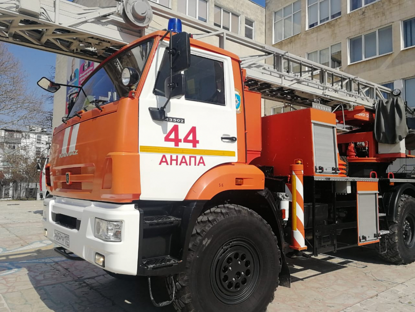 В Анапской подожгли пункт полиции, а в Анапе 15 человек приехали на ложный вызов