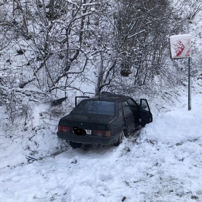 В Анапе на знаменитом перекрёстке снова ДТП, а в Анапской тушили цех