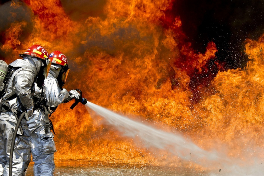 У анапских пожарных выдались горячие деньки: где и что сгорело за неделю?