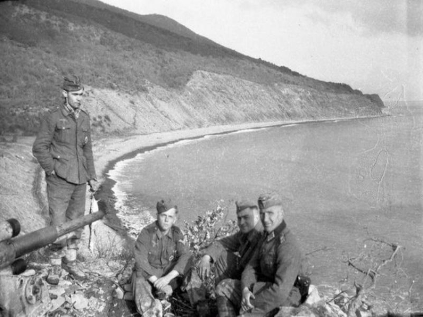 В августе 1942 года фашисты оккупировали Анапу, сделав её опорным пунктом на пути к Кавказу