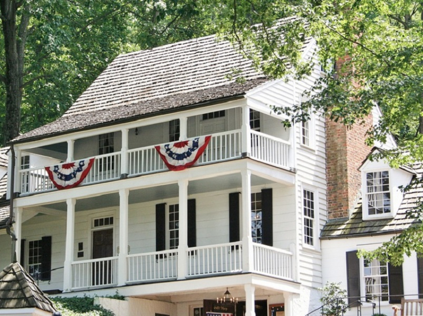 В Анапе 3-этажная гостиница работала под видом хозблока