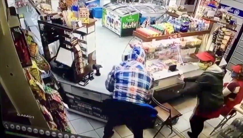 В Анапе среди белого дня ограбили кассу в продуктовом магазине