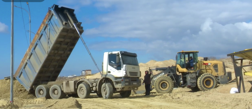 В Витязево на пляже уложили 20 тысяч кубометров нового песка