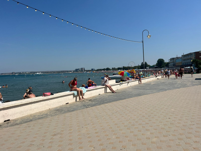 В день гамака в Анапе солнечно и жарко