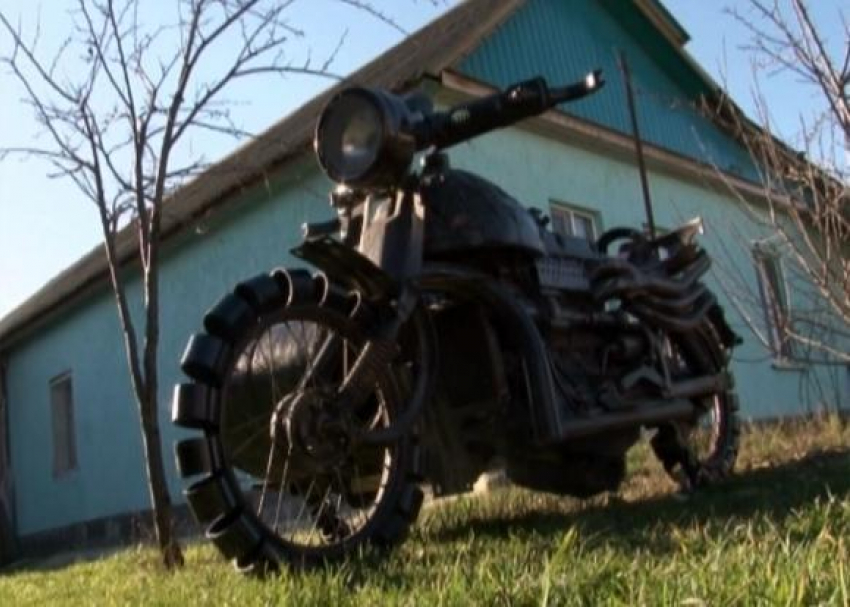 Житель из села Юровка под Анапой сделал мотоцикл из металлолома