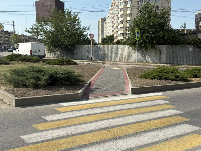 После жалоб жителей на улице Ленина в Анапе появился тротуар