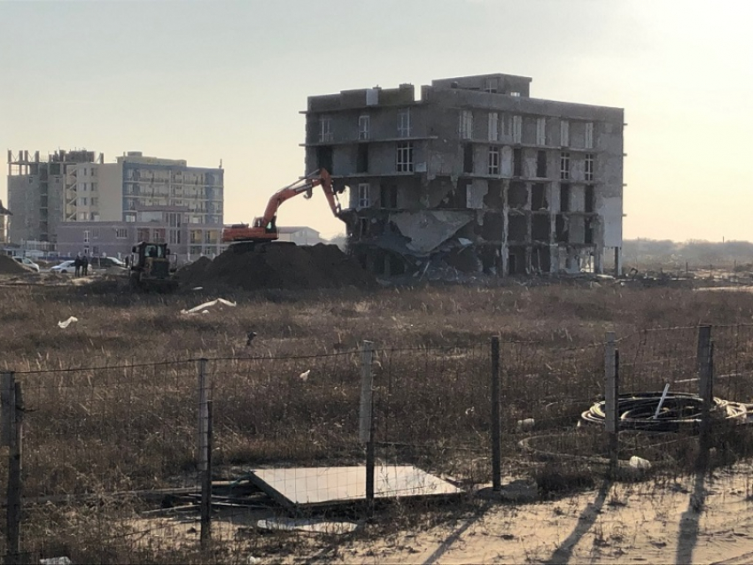 В «Анапской пересыпи» снесли базу отдыха