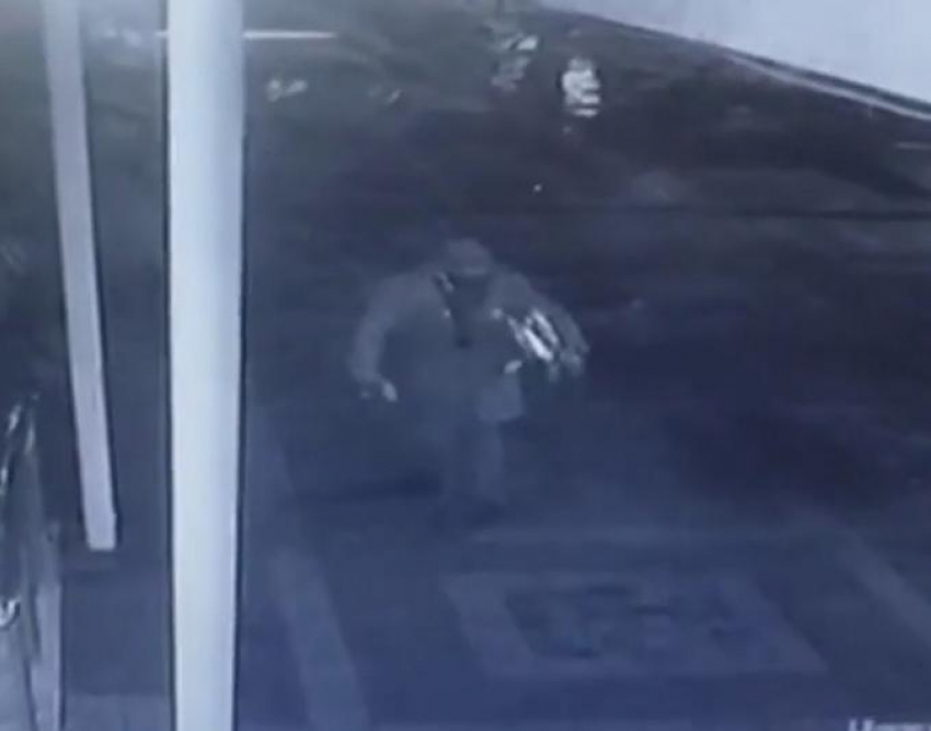 Мужчина украл самовар стоимостью более 20 000 рублей из магазина в Анапе