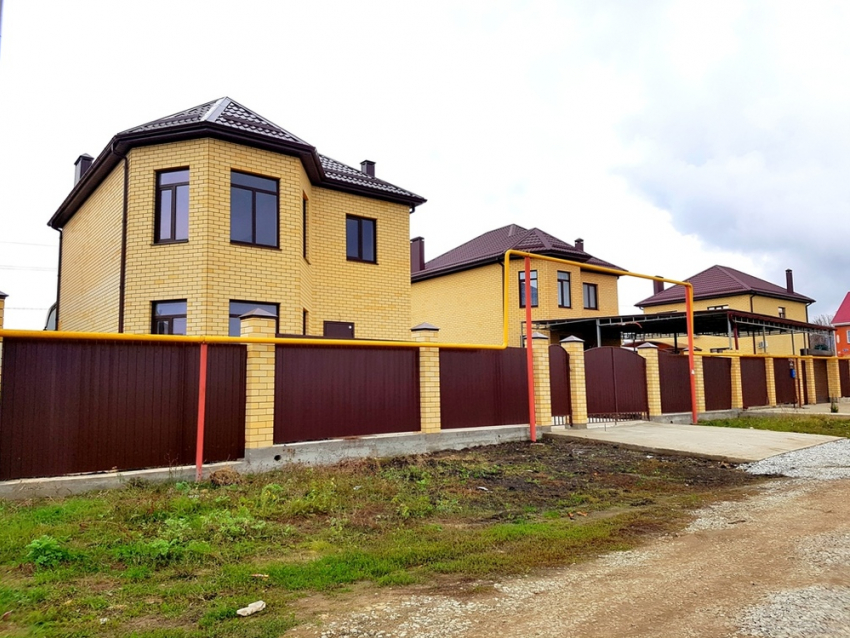 Продам 2-этажный кирпичный дом площадью 140 кв. м