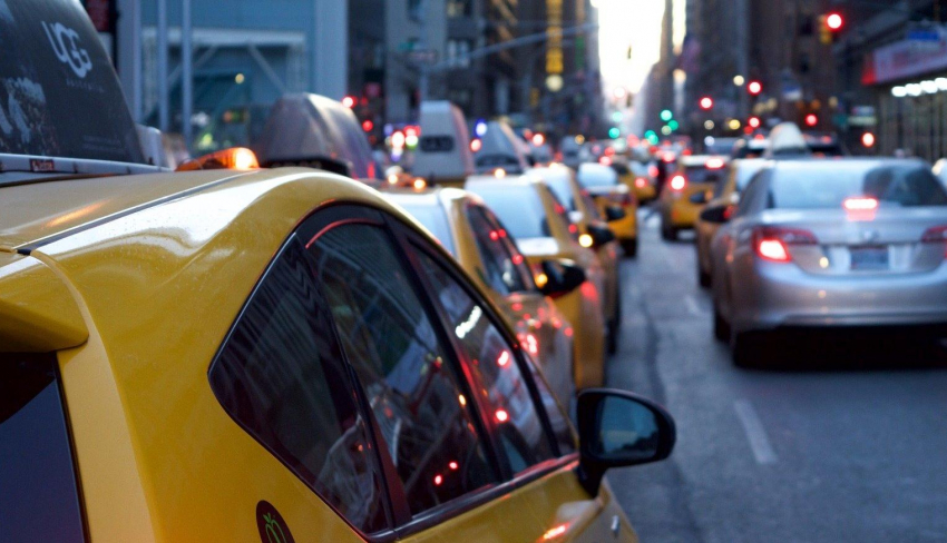 Анапских чиновников хотят пересадить со служебных автомобилей на такси?