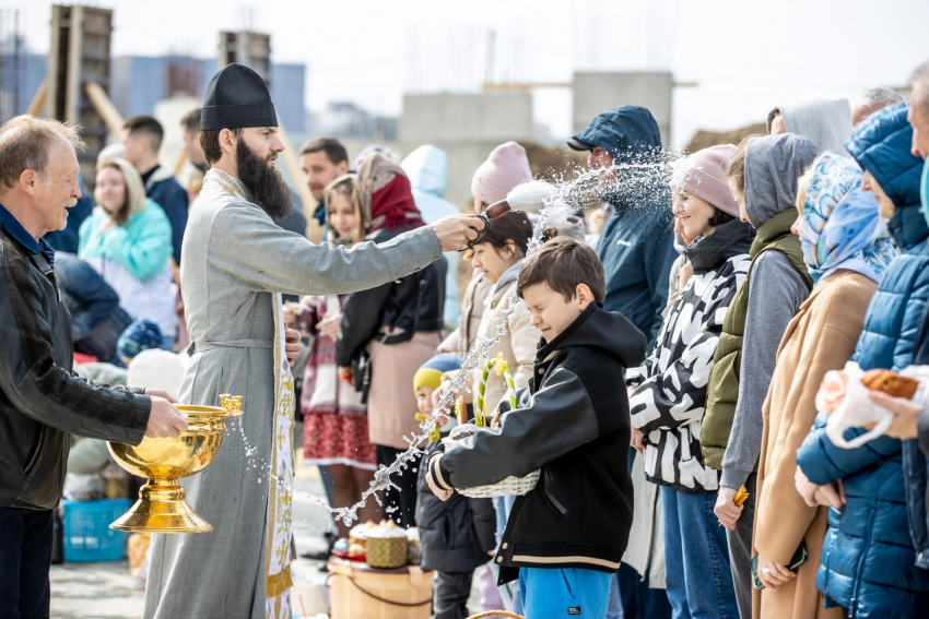 В Анапе освящают пасхальные куличи