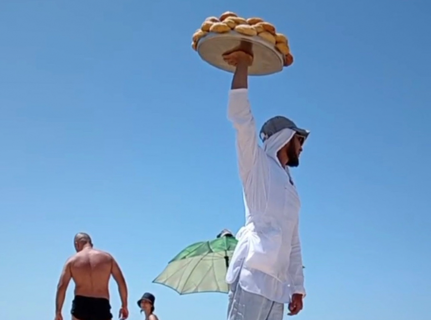 Маркетинг по-анапски: нестандартная реклама пончиков на пляже