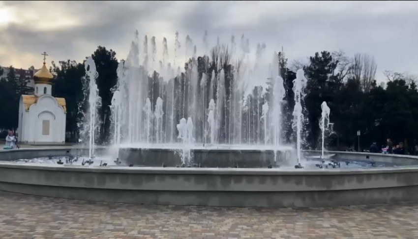 Навстречу весне: в Анапе заработал центральный фонтан