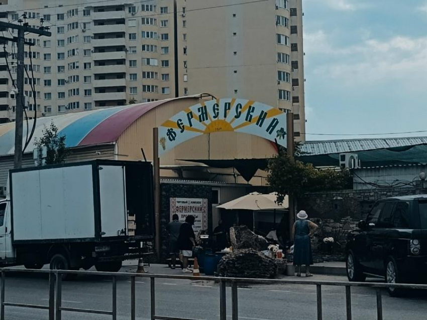 Глава Анапы взяла на контроль судьбу «Фермерского» рынка: работу разрешили, несмотря на запрет суда