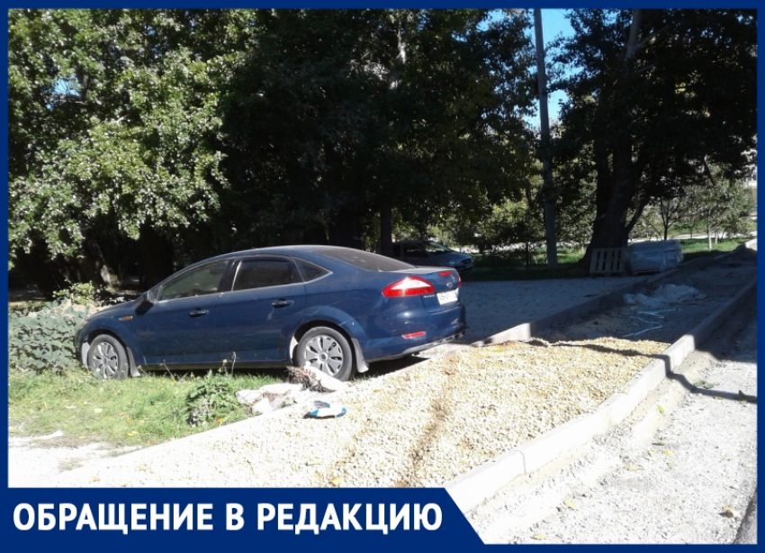 Новый тротуар на Рождественской в Анапе заблокировал выезд водителям