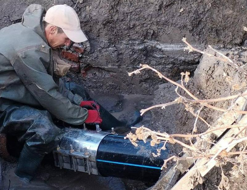 Утечка на водоводе в районе ж/д вокзала в Анапе устранена