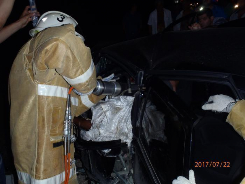 В ужасном ДТП под Анапой мужчину зажало в салоне машины