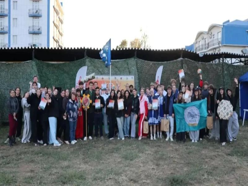 Лазертаг, полоса препятствий и парад народов: как прошёл Слёт молодёжи в Анапе