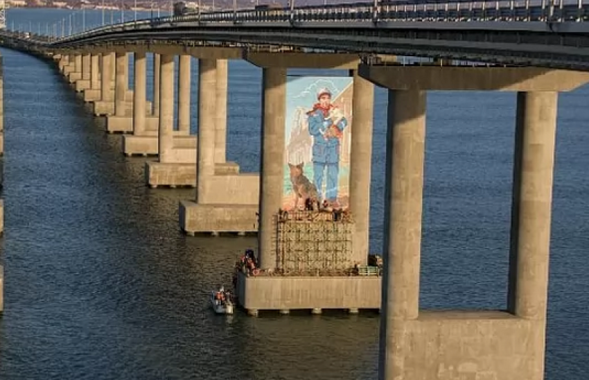 Первый поезд проехал по Крымскому мосту, его сняли на видео 