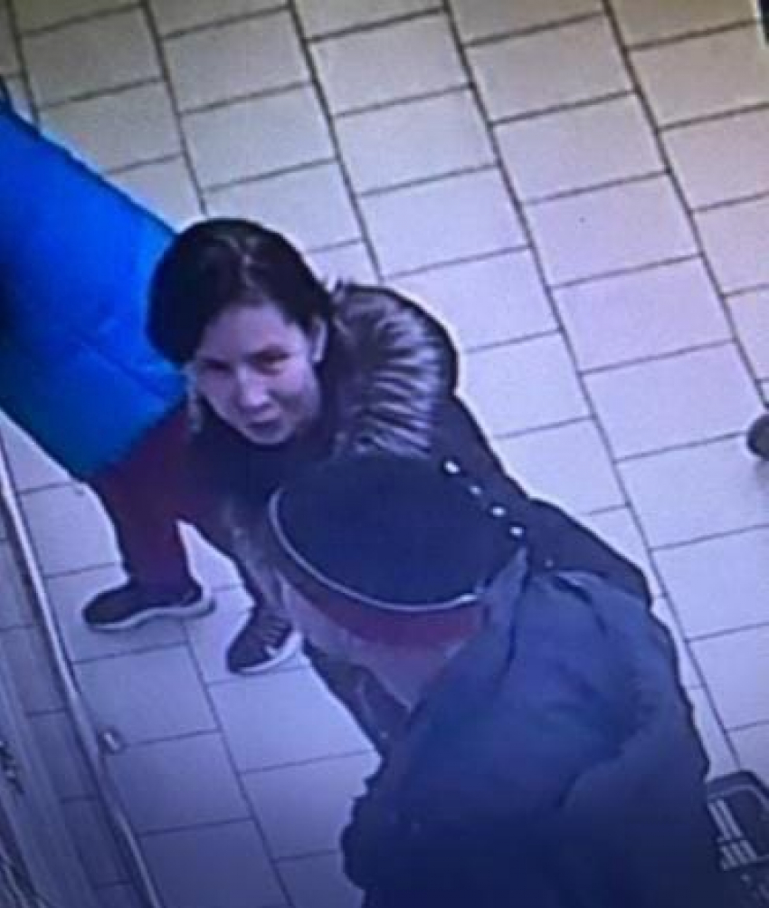 В Анапе женщина украла из магазина терминал оплаты с банковских карт