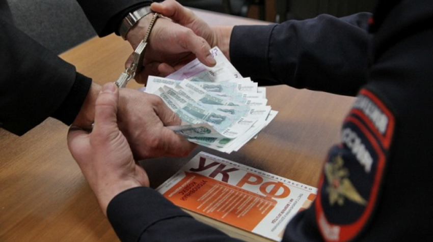 Начальник отдела таможни соседнего с Анапой города погорел на взятке в 50 тысяч рублей