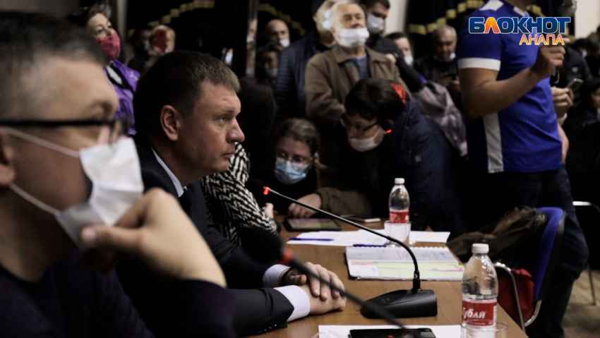 В Витязево под Анапой жаркая встреча по генплану прошла, а вопросы остались