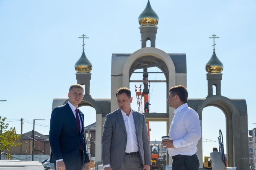 Вице-губернатор Кубани Андрей Прошунин посетил общественные территории в Анапе