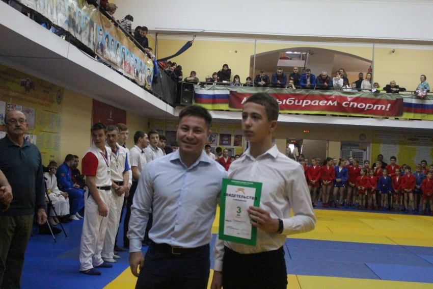 Анапчанин Олег Чен стал почётным гостем соревнований по самбо в спортклубе «Рай"