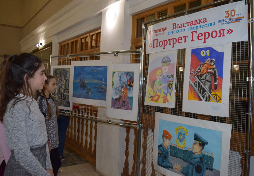 В Анапе открылась выставка «Портрет героя"