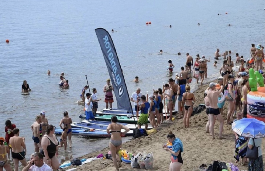 Новый пляж в Саратове из-за загруженности прозвали в соцсетях «Анапой»