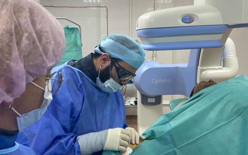Новороссийские врачи провели первую операцию с уникальной аппаратурой