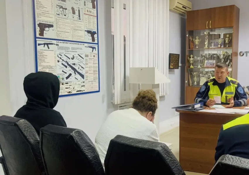 В Анапе подросток на «Оке» повредил авто и скрылся с места ДТП