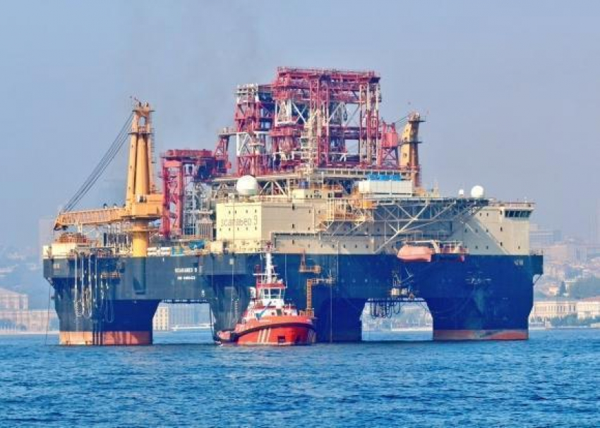 В Черное море прибыла буровая установка для поиска нефти 