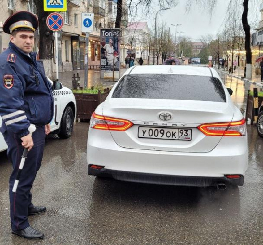 Водитель «Тойоты» неправильно припарковался и был найден полицией Анапы