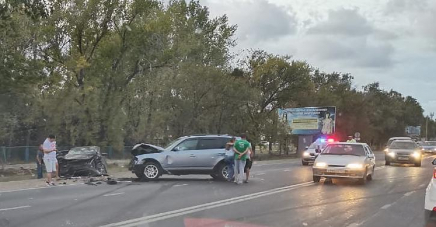 На Симферопольском шоссе в Анапе «БМВ» спровоцировал массовую аварию