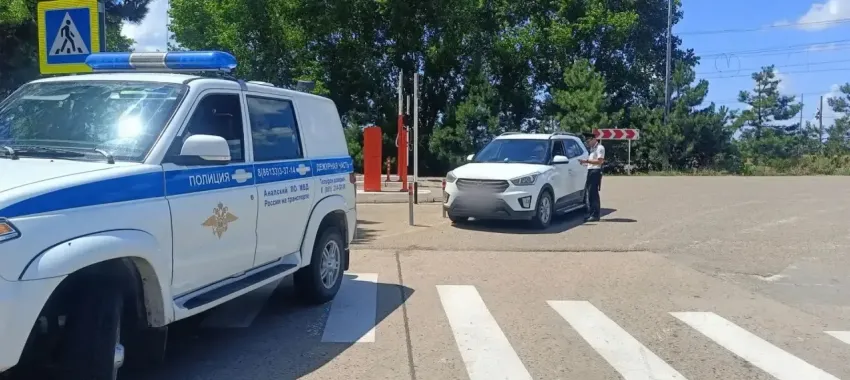 Таксистов без разрешений поймали у вокзала Анапы
