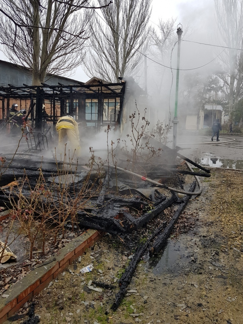 В Анапе сгорела база отдыха