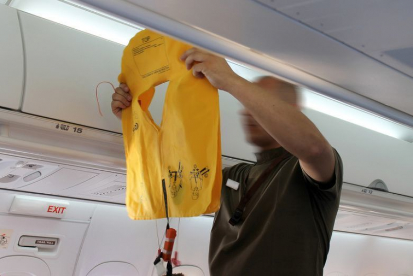 Москвич украл спасательные жилеты из самолёта в Анапе, но не смог объяснить зачем