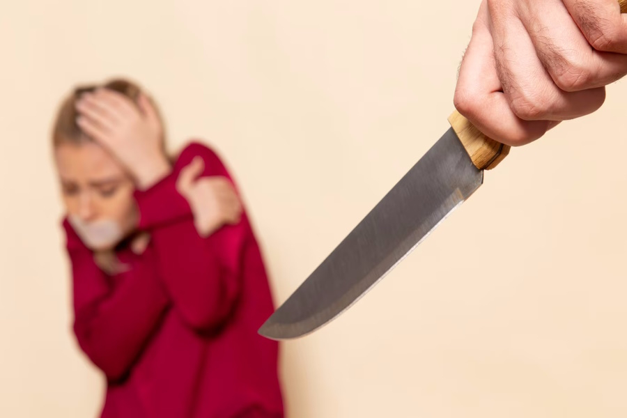 Ограбление по-анапски: мужчина с ножом напал на женщину-кассира и хотел забрать деньги