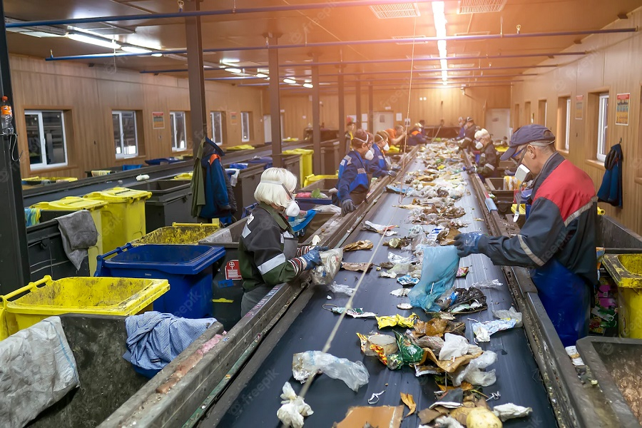Запрет на привлечение иностранных работников может остановить мусорную реформу в Анапе